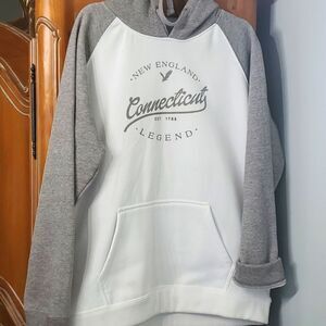 Salt Creek XL white/gray hoodie. NEW ENGLAND CONNECTICUT LEGEND.